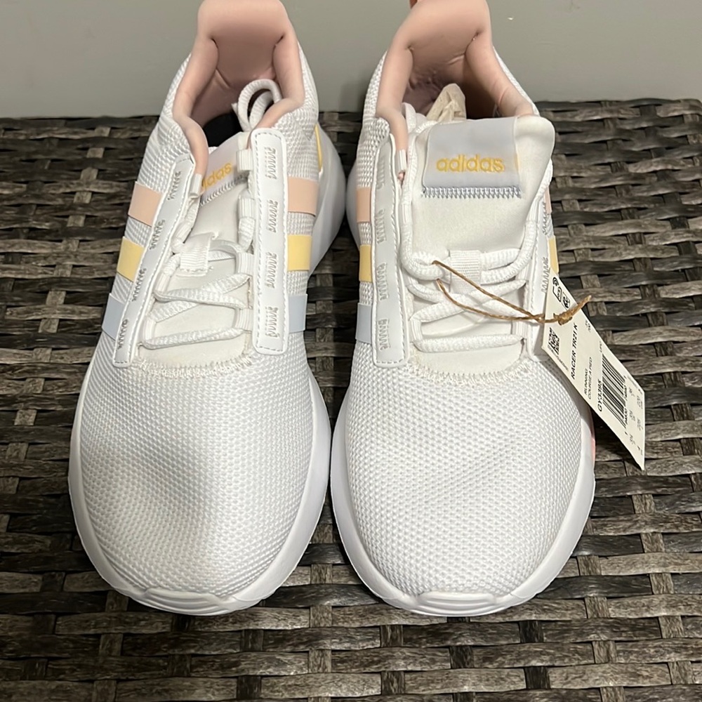 Girl Adidas Racer TR21K